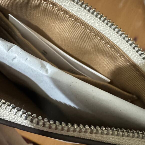 NWT 🍒 Corner Zip Wristlet With Cherry Print - Picture 10 of 13